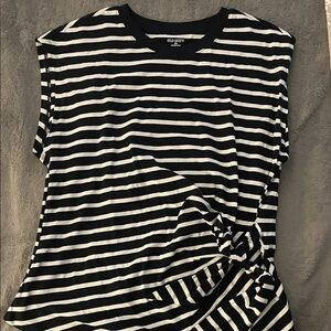 Old Navy Women's Black and White Striped Muscle Tee